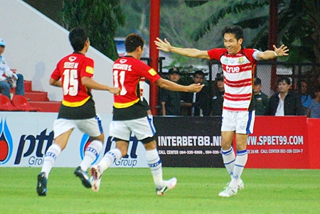 Pattaya United defender Niweat Siriwong, right, takes the acclaim of his teammates after firing his side into a one goal lead against TOT SC at the Yamaha Stadium in Bangkok, Sunday, March 20. (Photo/Ariyawat Nuamsawat)
